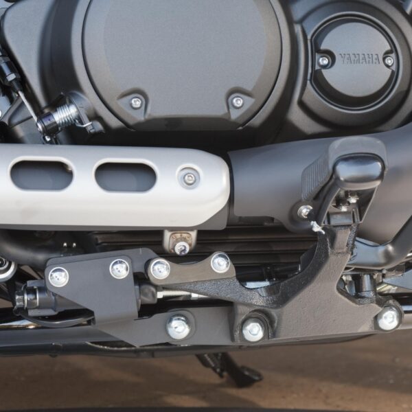 Yamaha XV950R Verlegungssatz für die Fußrasten – Bild 2